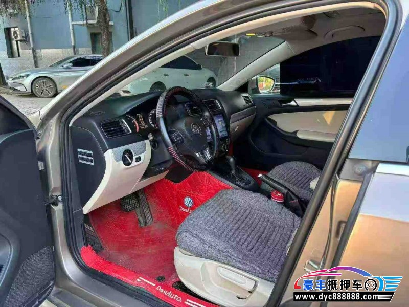 13年大众速腾轿车抵押车出售