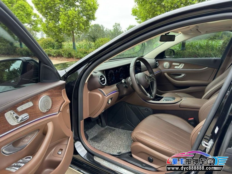 23年奔驰E轿车抵押车出售