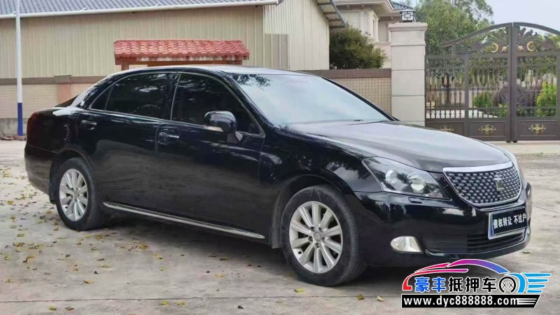 12年丰田皇冠轿车抵押车出售