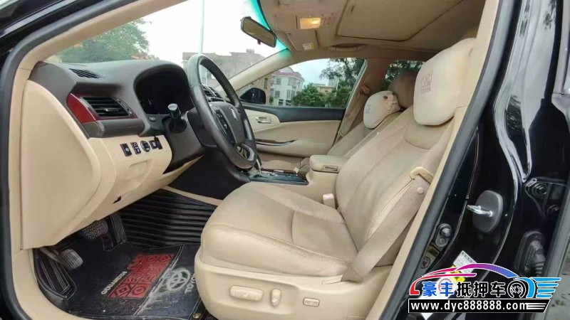 12年丰田皇冠轿车抵押车出售