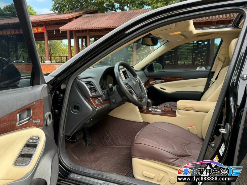 15年丰田皇冠轿车抵押车出售