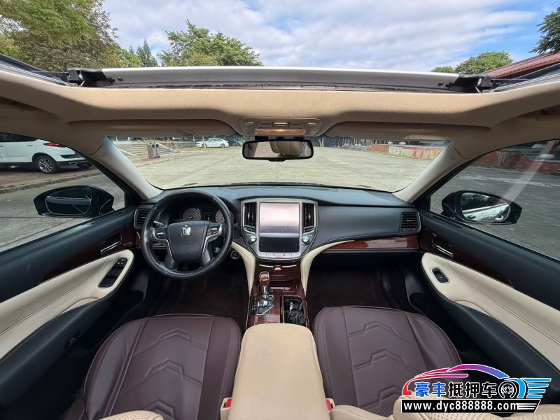 15年丰田皇冠轿车抵押车出售