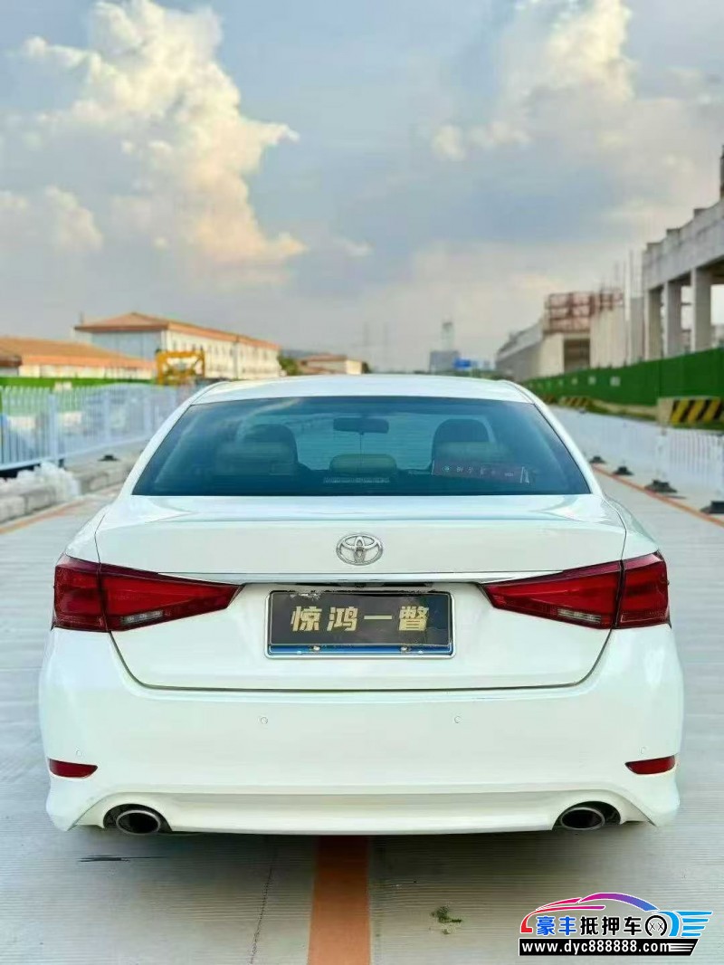 15年丰田皇冠轿车抵押车出售