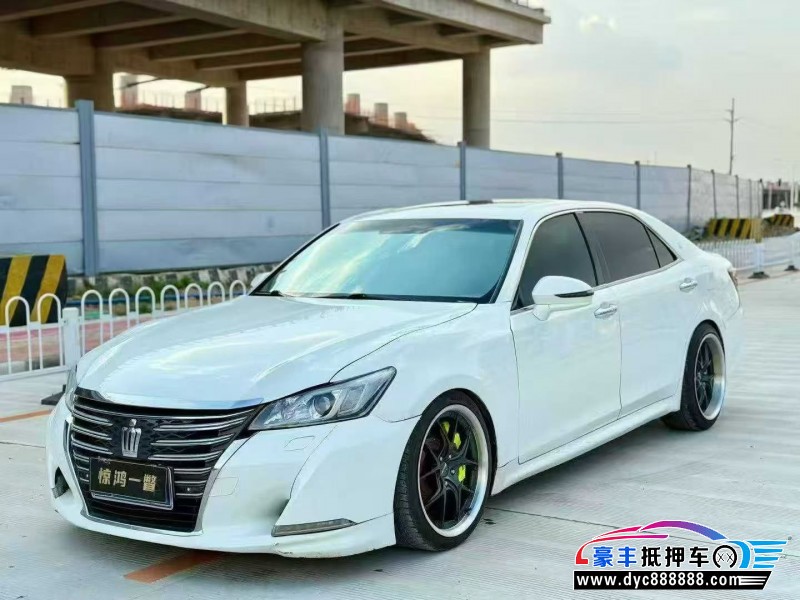 15年丰田皇冠轿车抵押车出售