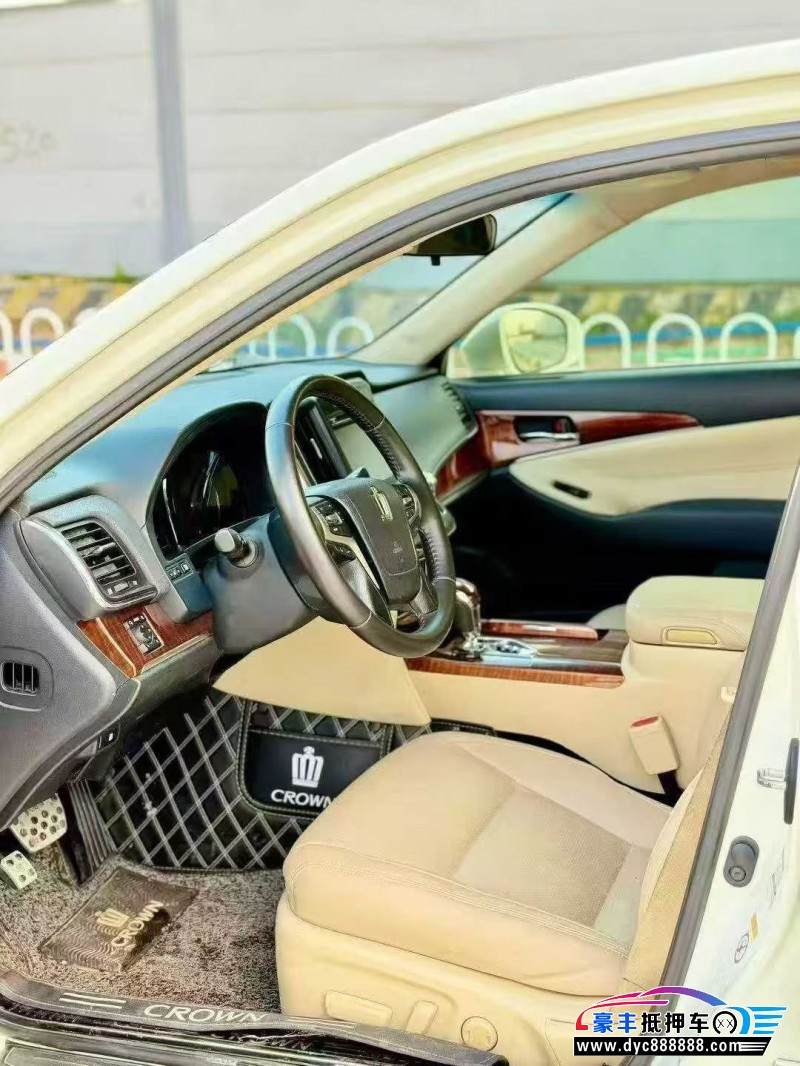 15年丰田皇冠轿车抵押车出售