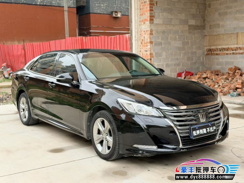 16年丰田皇冠轿车抵押车出售