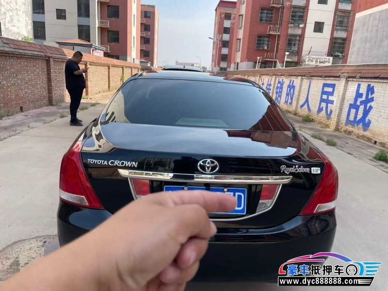 12年丰田皇冠轿车抵押车出售