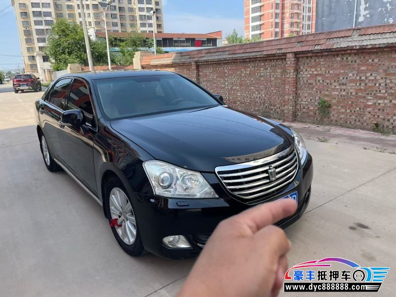 12年丰田皇冠轿车抵押车出售