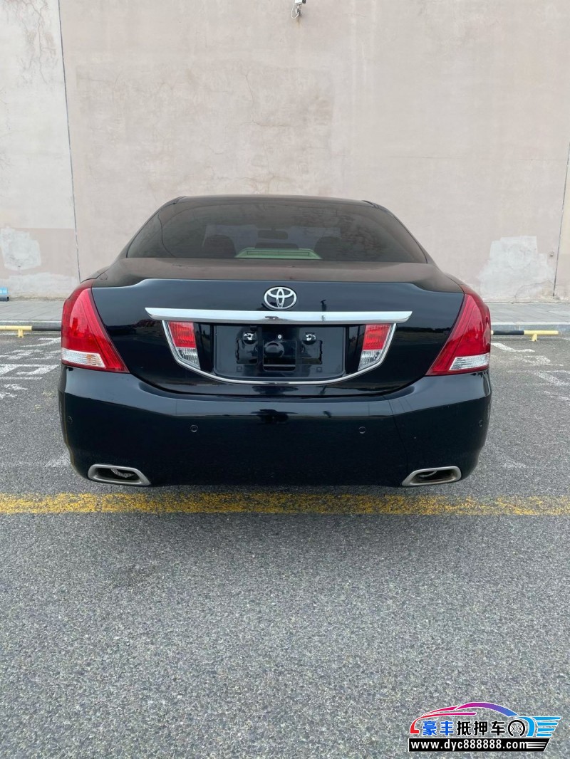 12年丰田皇冠轿车抵押车出售