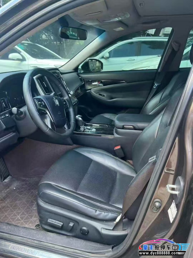 17年丰田皇冠轿车抵押车出售