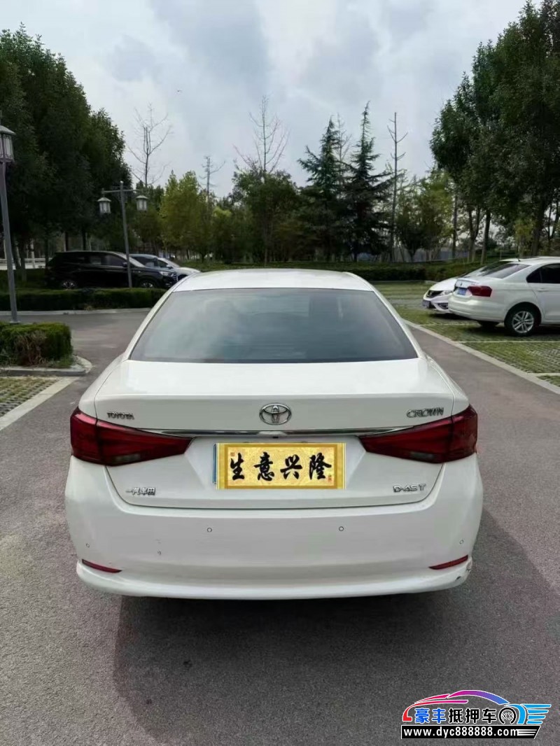 16年丰田皇冠轿车抵押车出售