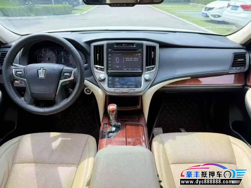 16年丰田皇冠轿车抵押车出售