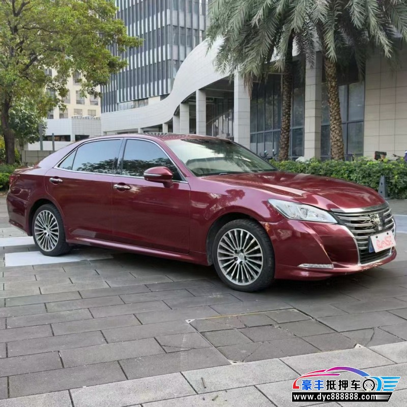 15年丰田皇冠轿车抵押车出售