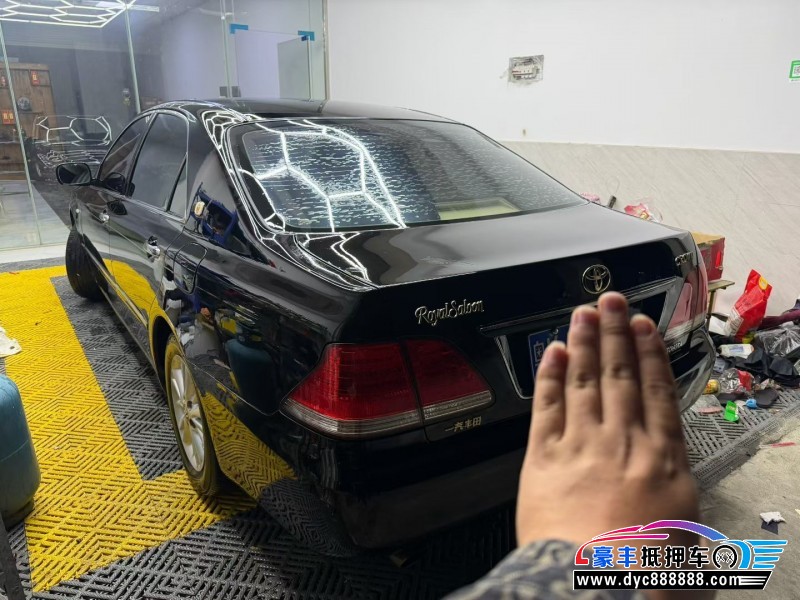 09年丰田皇冠轿车抵押车出售