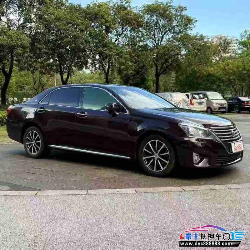 15年丰田皇冠轿车抵押车出售