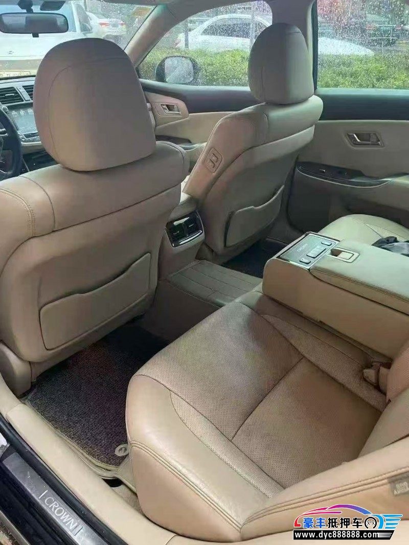 13年丰田皇冠轿车抵押车出售