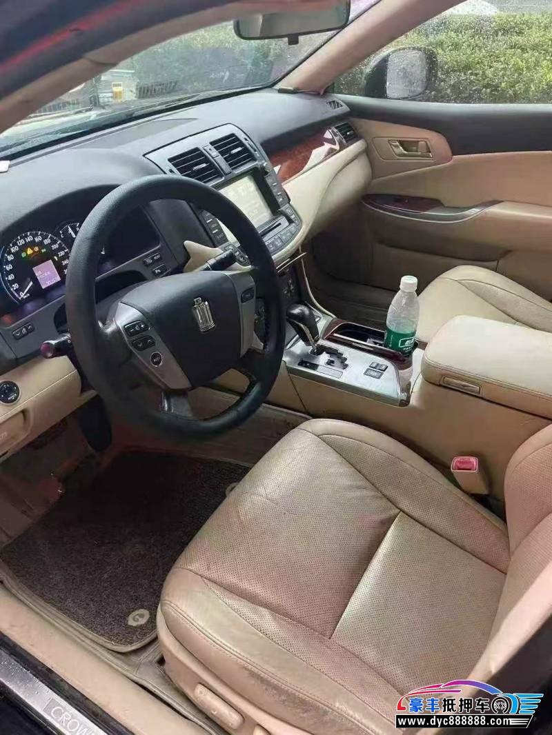 13年丰田皇冠轿车抵押车出售