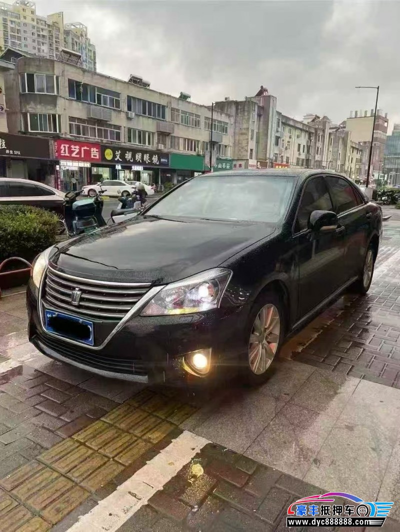 13年丰田皇冠轿车抵押车出售