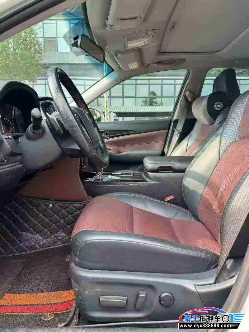 18年丰田皇冠轿车抵押车出售