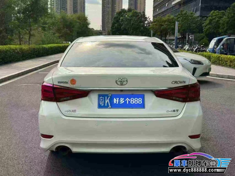 18年丰田皇冠轿车抵押车出售