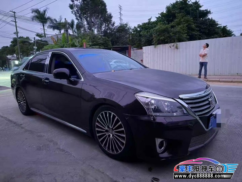 13年丰田皇冠轿车抵押车出售