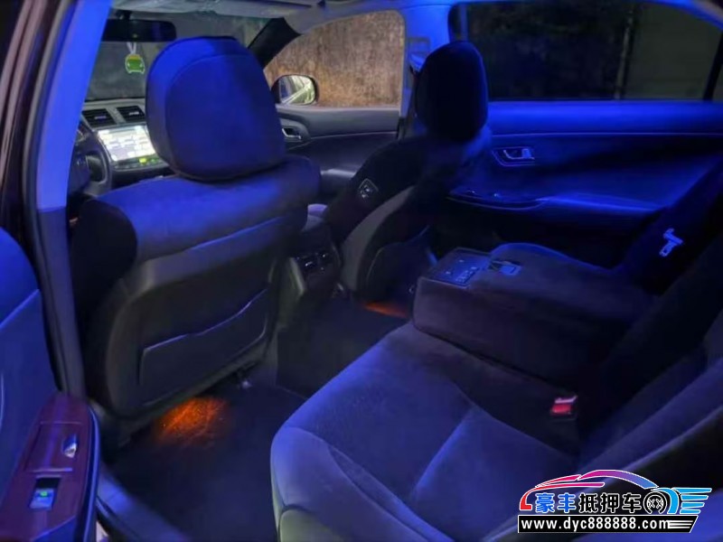 13年丰田皇冠轿车抵押车出售