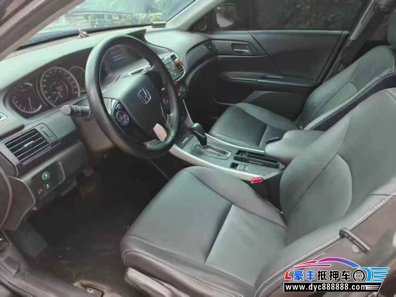 17年本田雅阁轿车抵押车出售