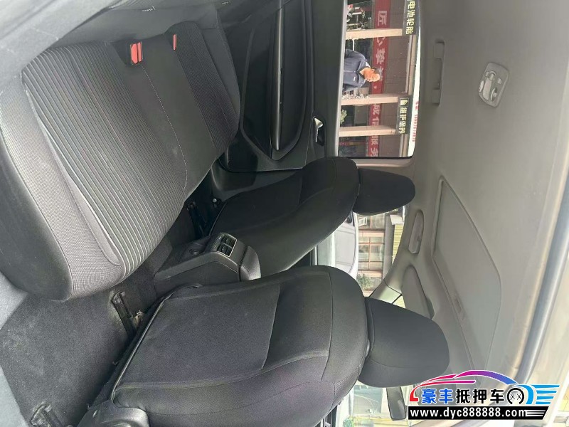 18年标致308轿车抵押车出售