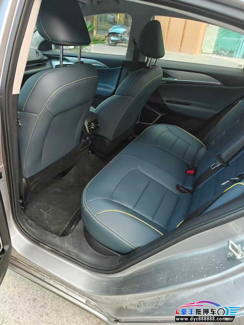 24年吉利几何轿车抵押车出售