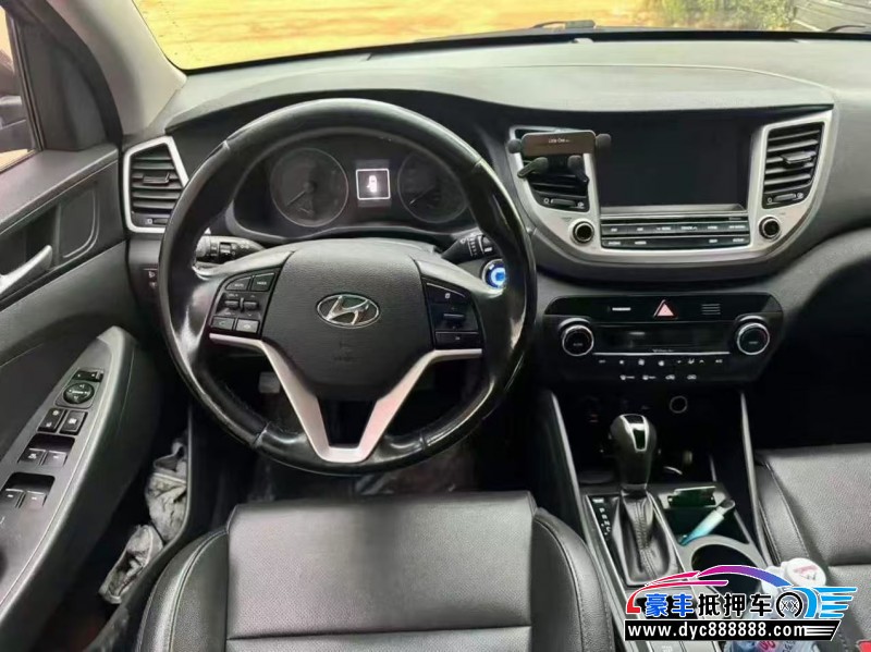 18年现代途胜轿车抵押车出售