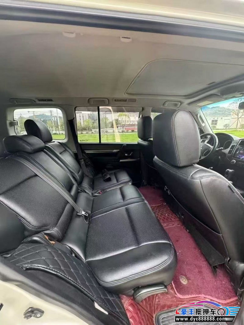 13年三菱帕杰罗轿车抵押车出售