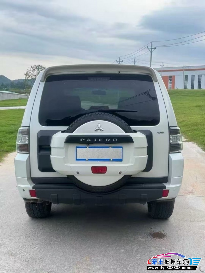 13年三菱帕杰罗轿车抵押车出售