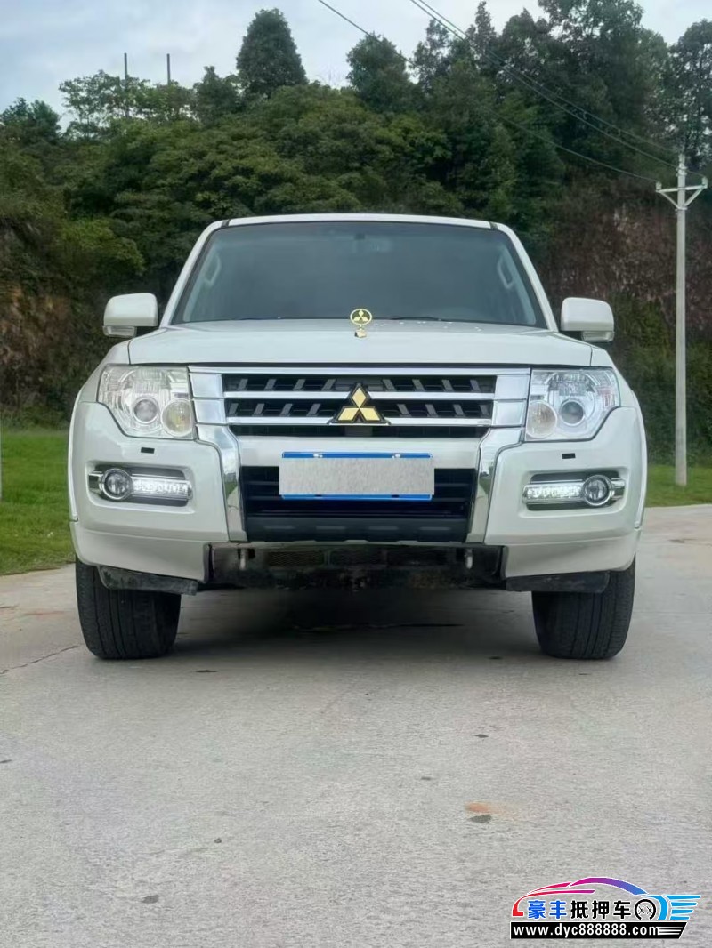 13年三菱帕杰罗轿车抵押车出售