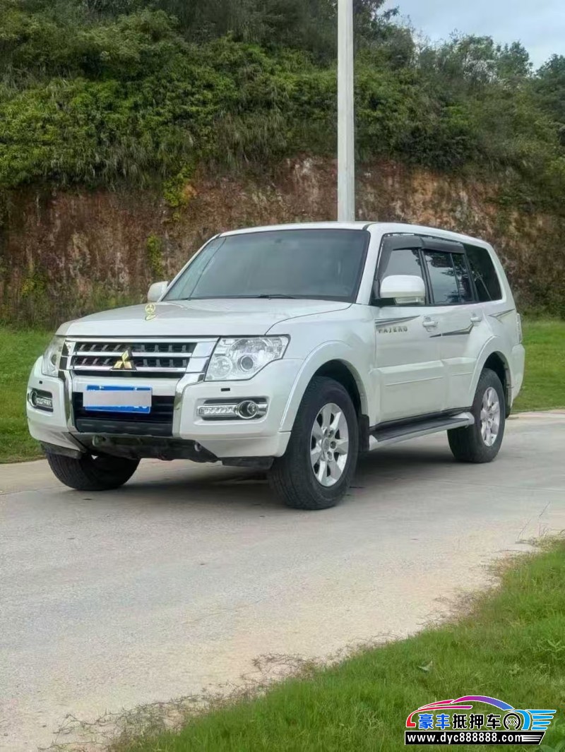 13年三菱帕杰罗轿车抵押车出售