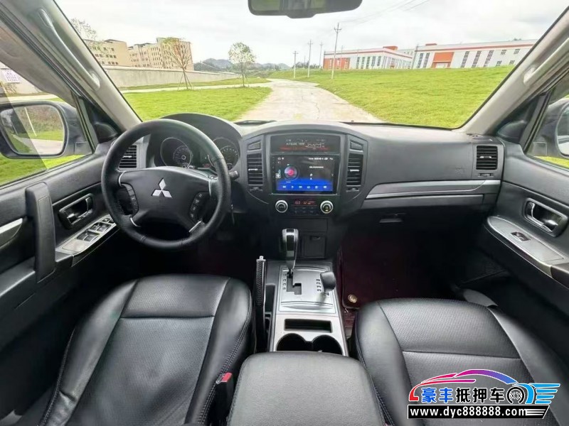 13年三菱帕杰罗轿车抵押车出售