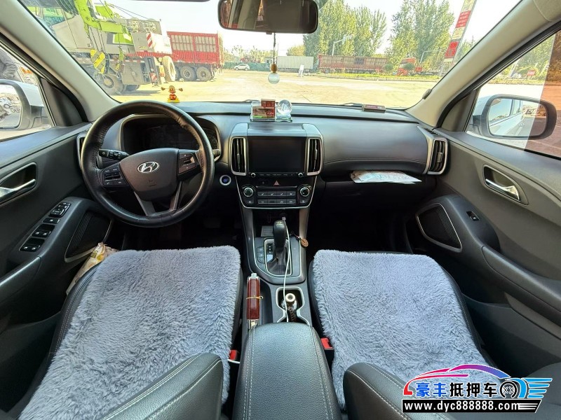 19年现代ix35轿车抵押车出售