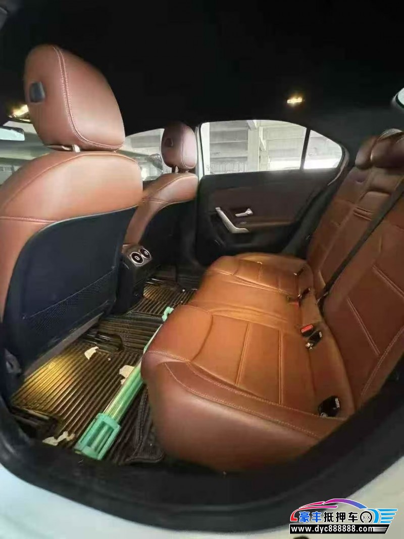 20年奔驰A轿车抵押车出售