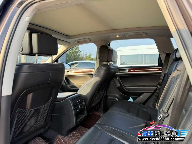 13年大众途锐轿车抵押车出售