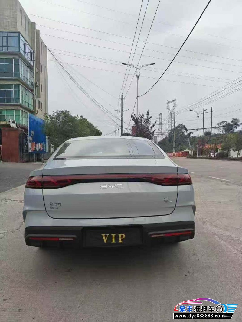 25年比亚迪秦轿车抵押车出售