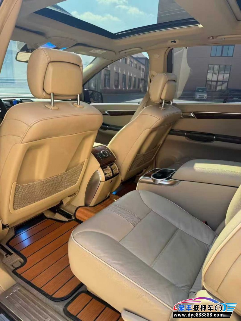 13年奔驰R轿车抵押车出售