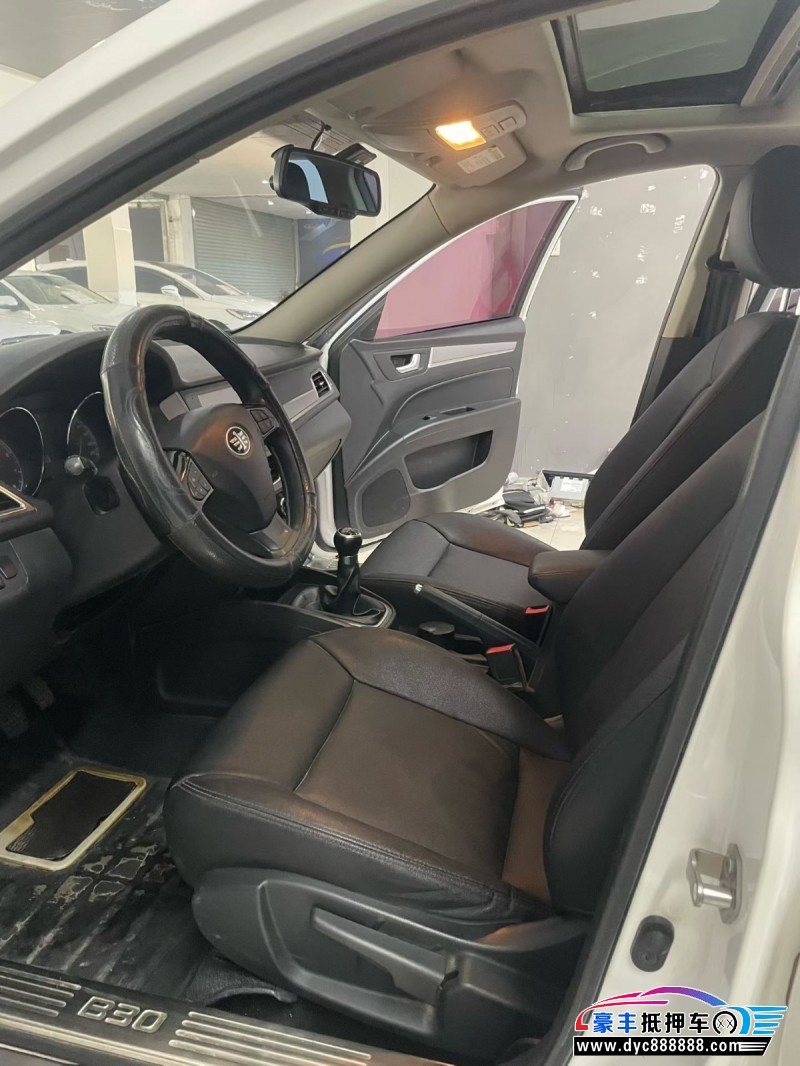 17年奔腾B30轿车抵押车出售