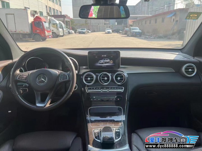 18年奔驰GLC轿车抵押车出售