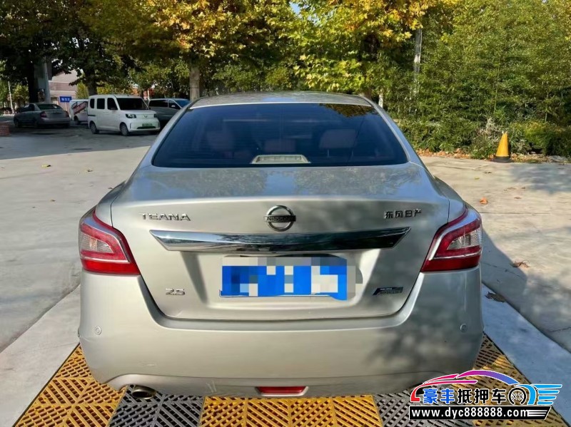 13年日产天籁轿车抵押车出售