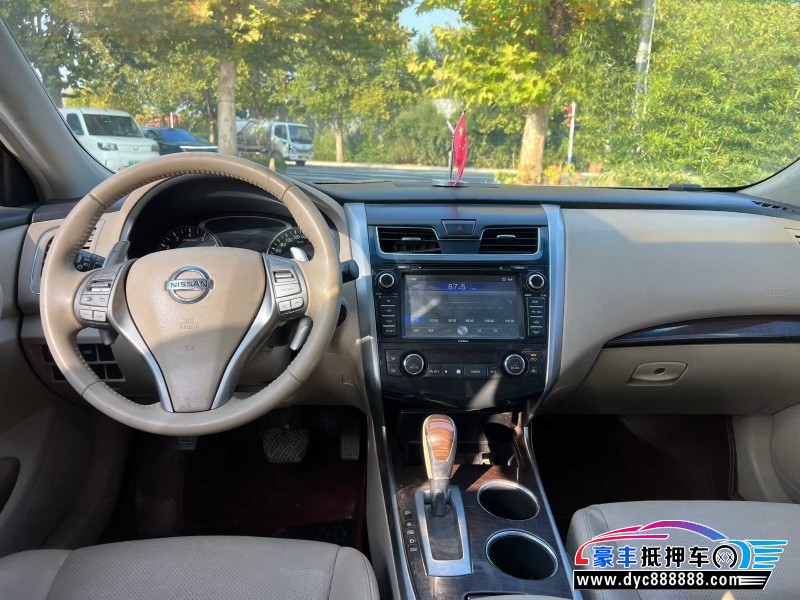 13年日产天籁轿车抵押车出售