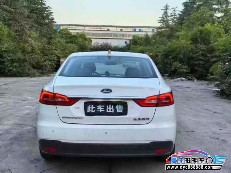 21年福特福睿斯轿车抵押车出售