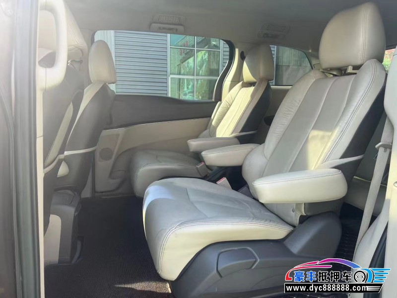 12年别克GL8轿车抵押车出售