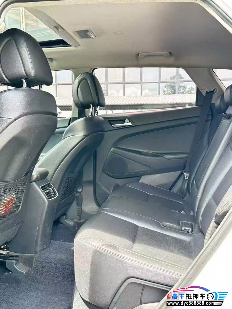 17年现代途胜轿车抵押车出售