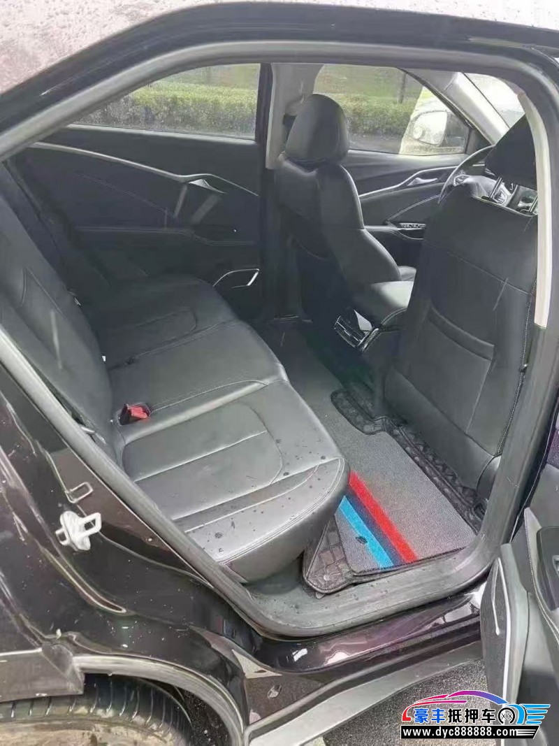 23年哪吒U轿车抵押车出售