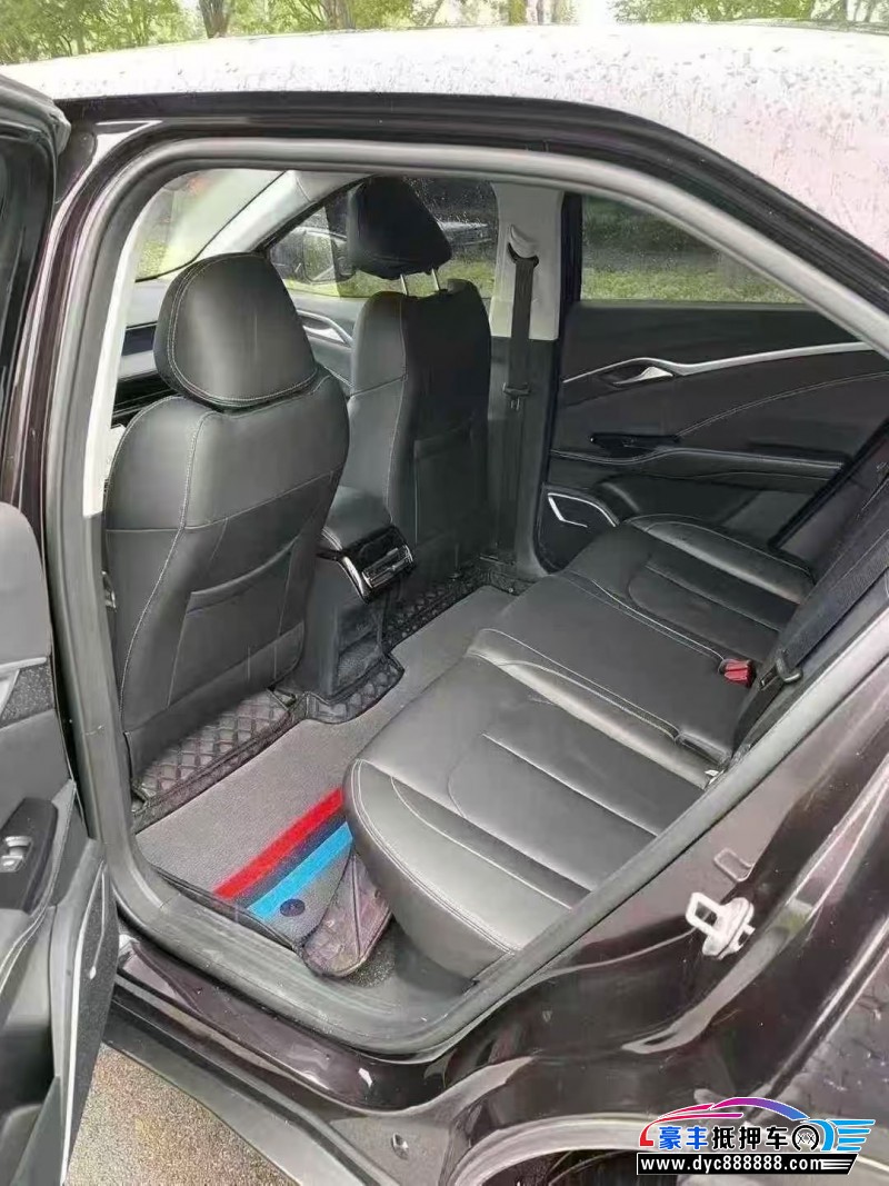 23年哪吒U轿车抵押车出售