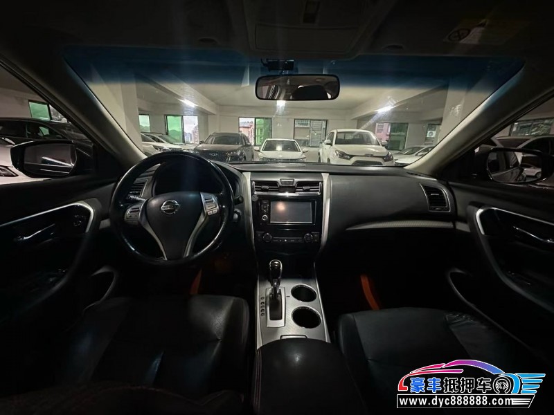 16年日产天籁轿车抵押车出售